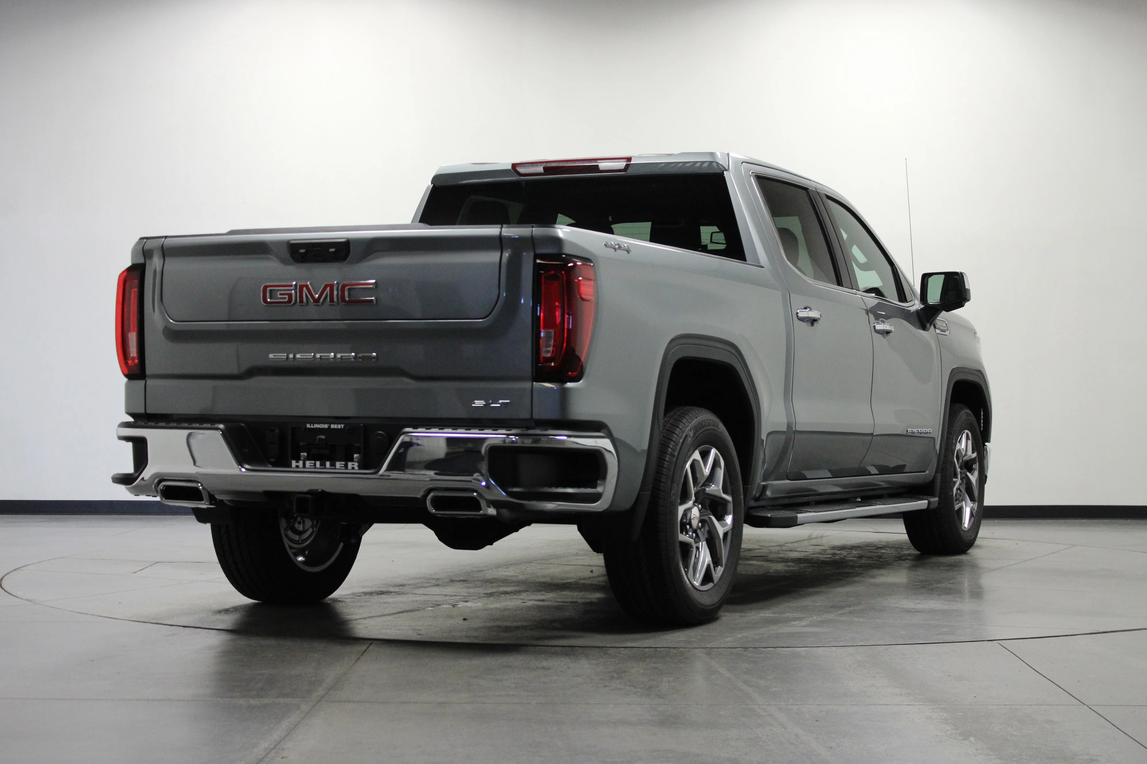 New 2026 Sterling Metallic GMC SLT image 4