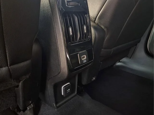 Used 2024  Jeep Latitude image 21