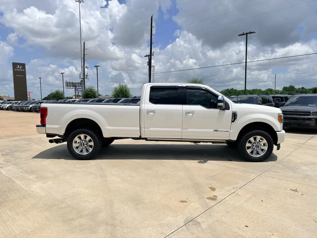 Used 2018 White Platinum Metallic Tri-Coat Ford Platinum image 5