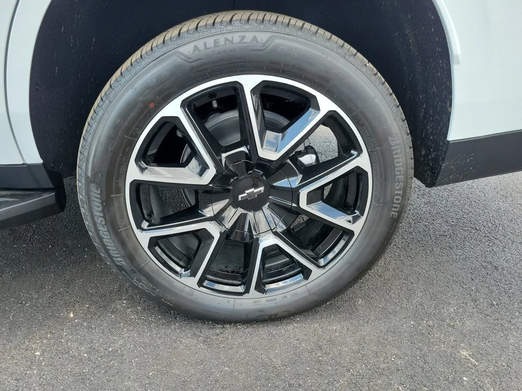 New 2026 Summit White Chevrolet RST image 34