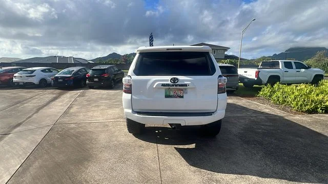 Used 2017 White Toyota SR5 image 4