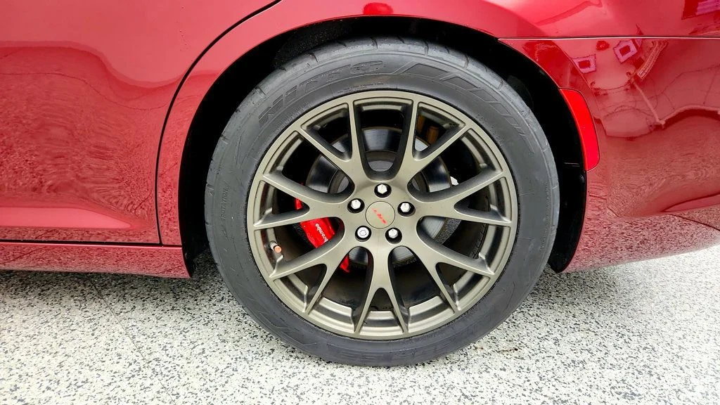 Used 2023 Velvet Red Pearlcoat Chrysler 300C RWD image 9