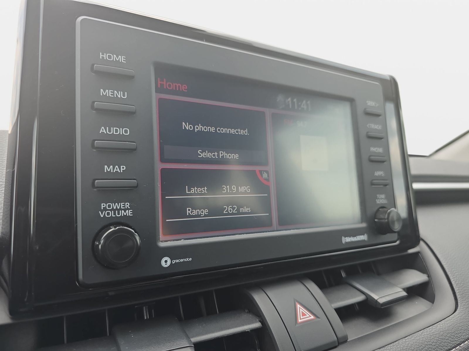 Used 2022 White Toyota XLE image 21