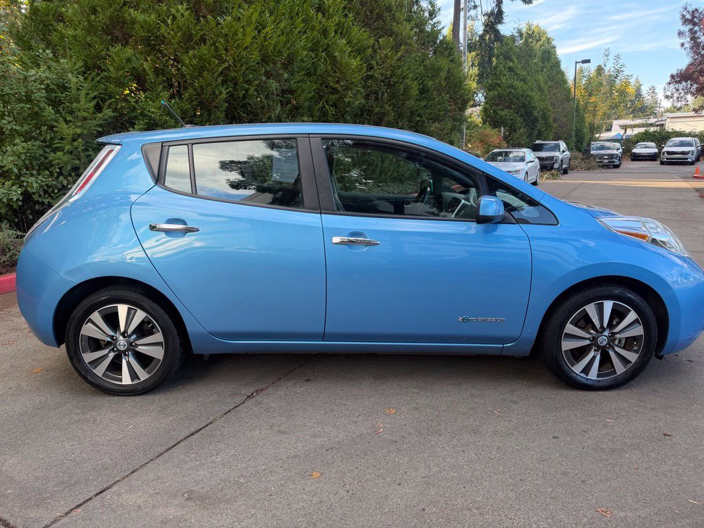 Used 2013 Blue Ocean Nissan SL image 2