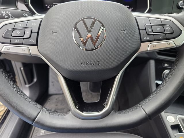 Used 2024 Black Volkswagen 1.5T SE image 23