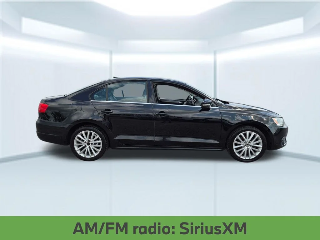 Used 2013 Black Volkswagen SEL image 8