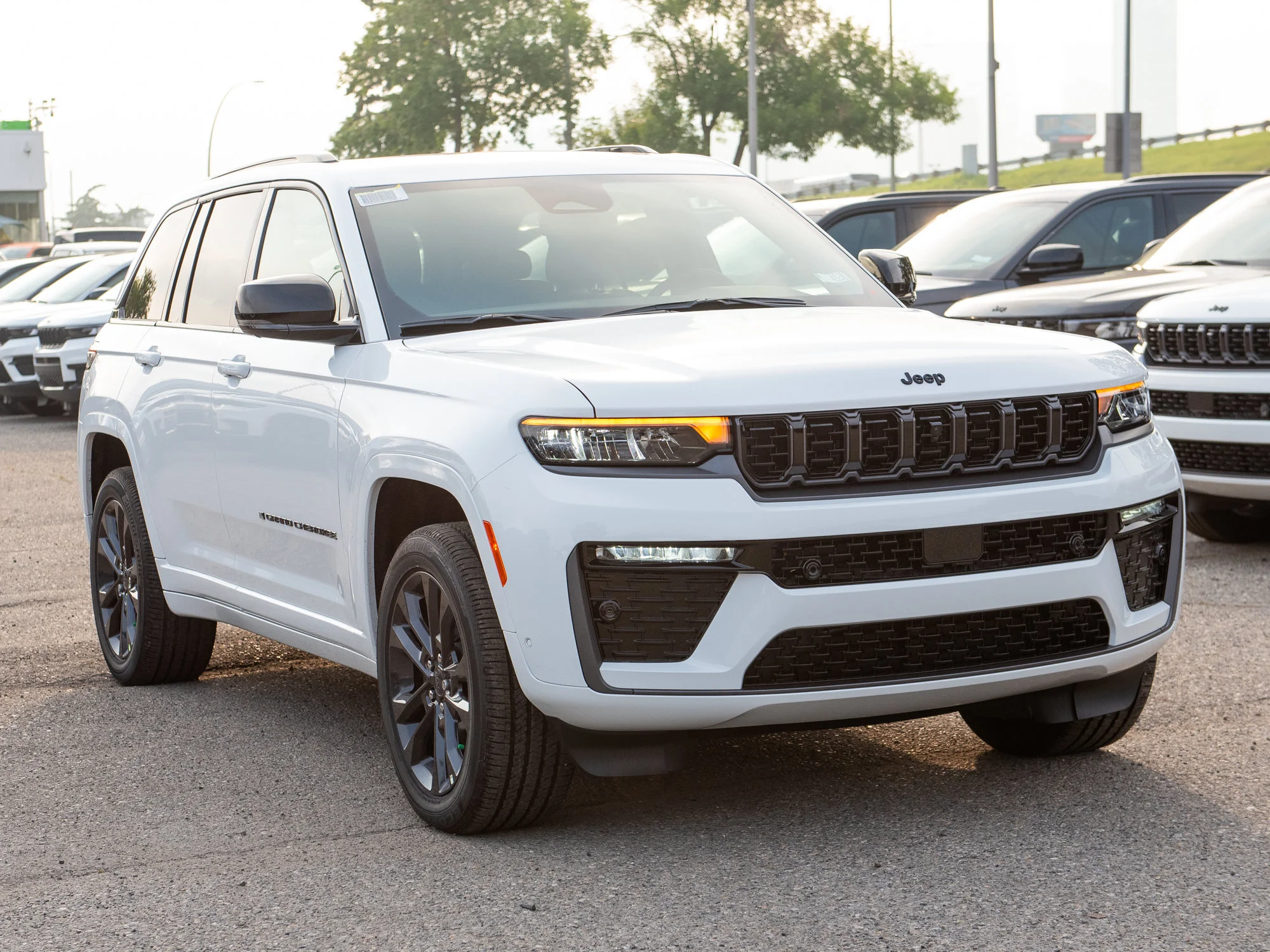 New 2026 White Jeep Limited Reserve* image 7