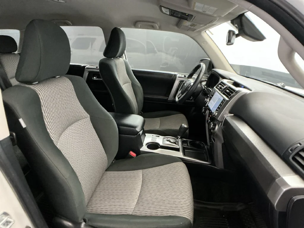 Used 2022 White Toyota SR5 image 26