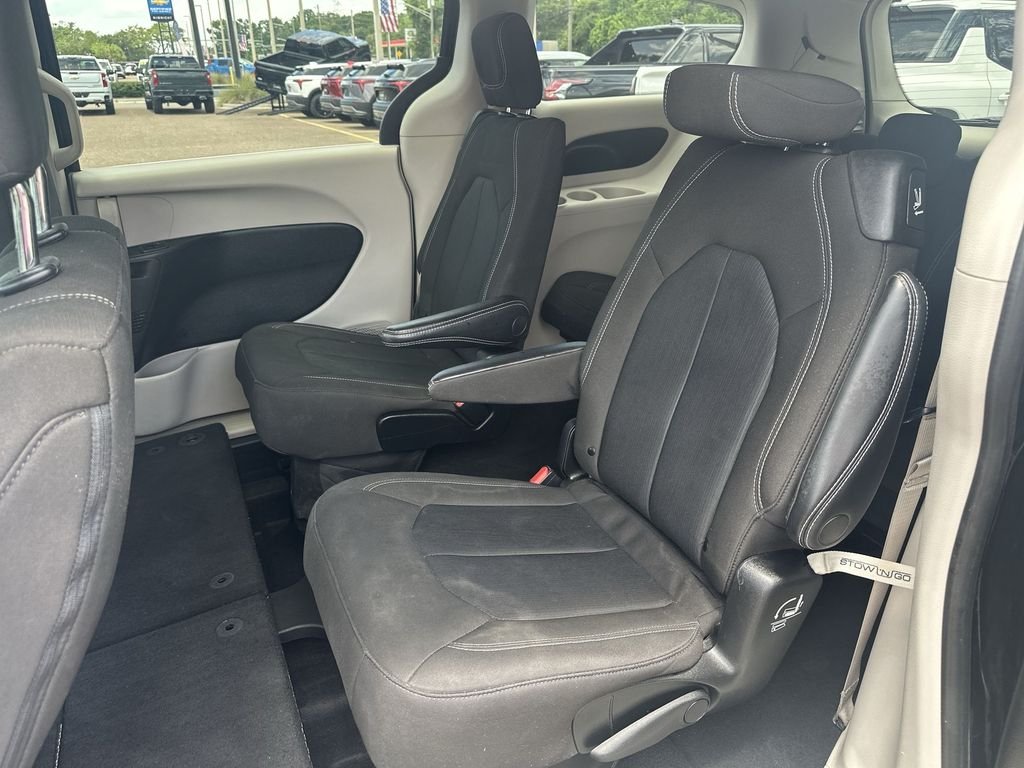 Used 2022 Black Chrysler LX image 26