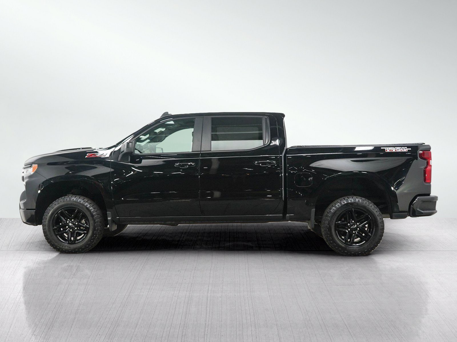 Used 2022 Chevrolet Silverado 1500 LT Trail Boss with VIN 3GCUDFED5NG689928 for sale in White Bear Lake, Minnesota