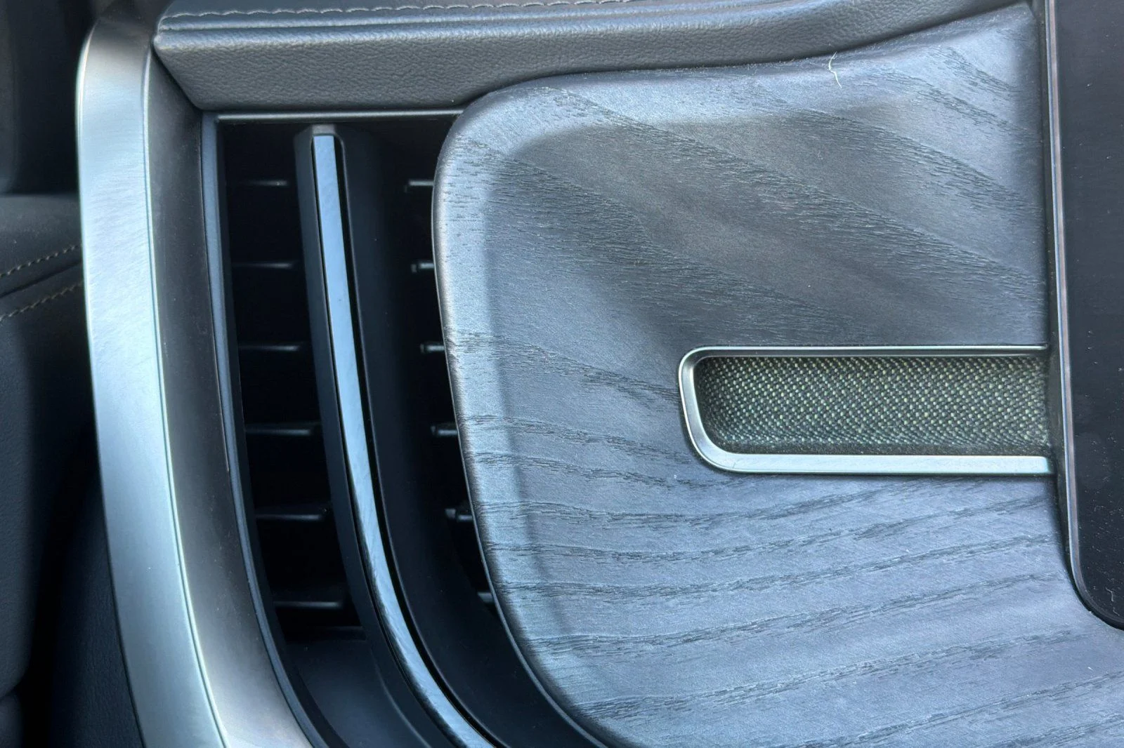 Used 2023  Rivian Adventure image 33