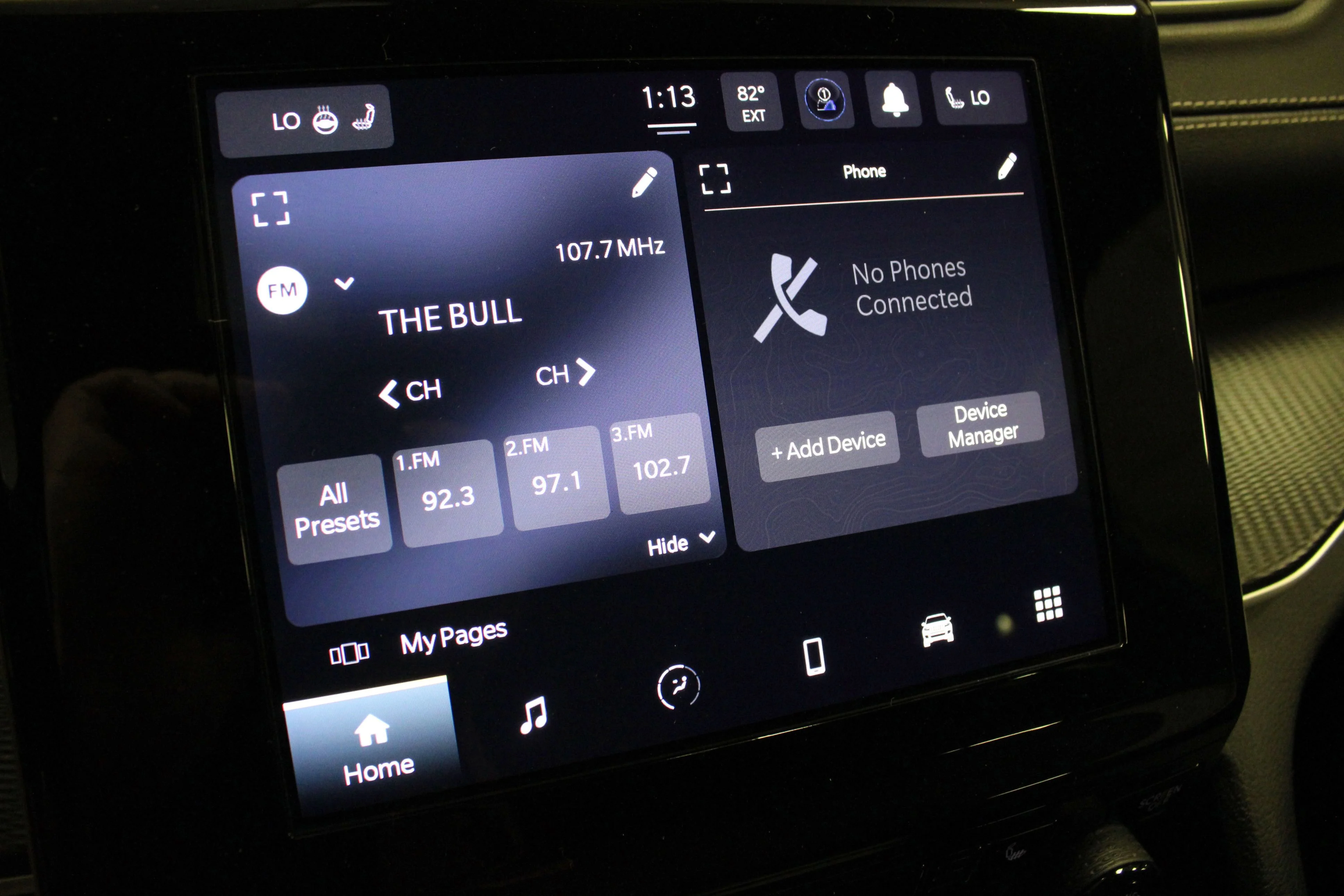Used 2023 Diamond Black Crystal Pearlcoat Jeep Altitude image 26