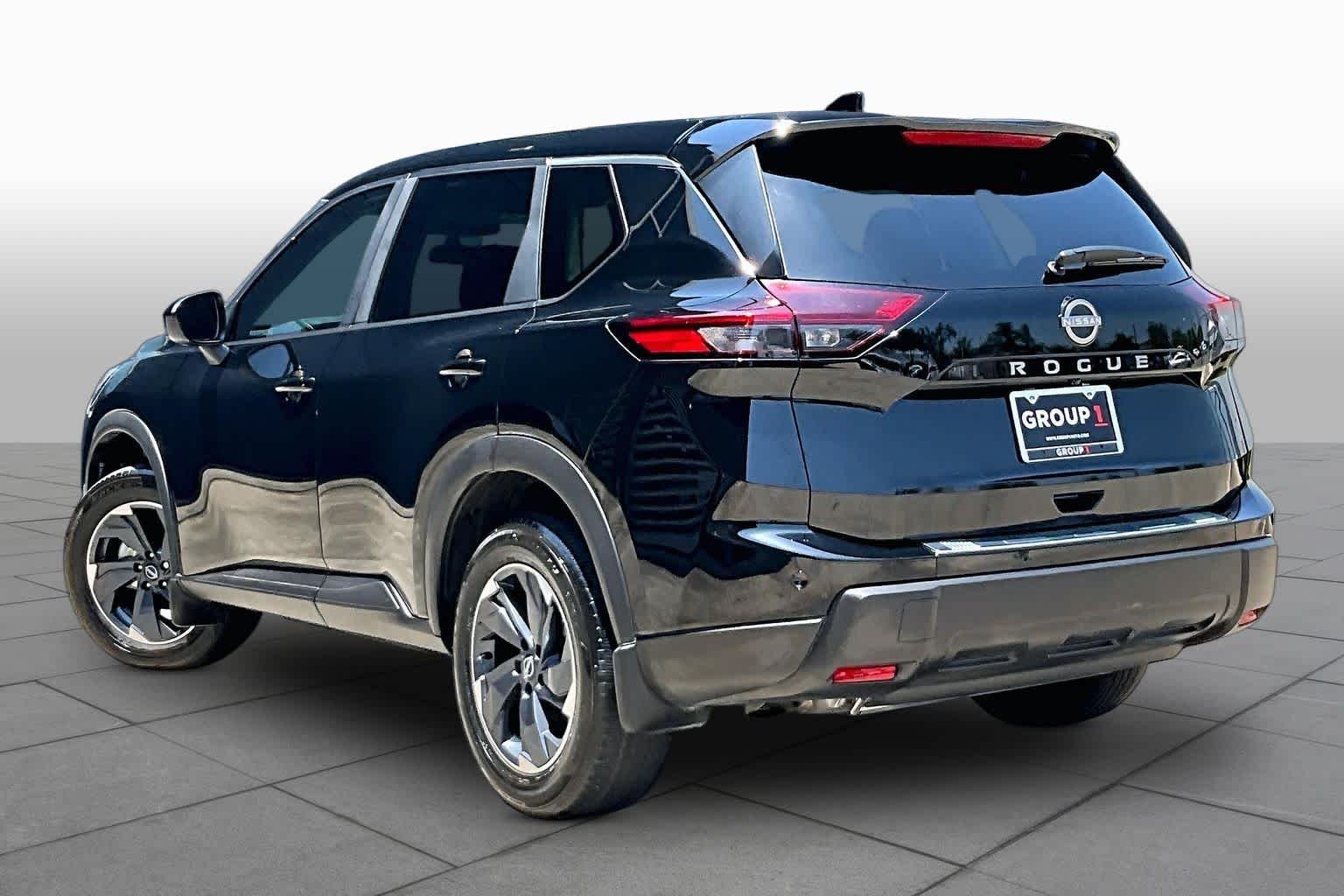 Used 2025 Super Black Nissan SV image 11