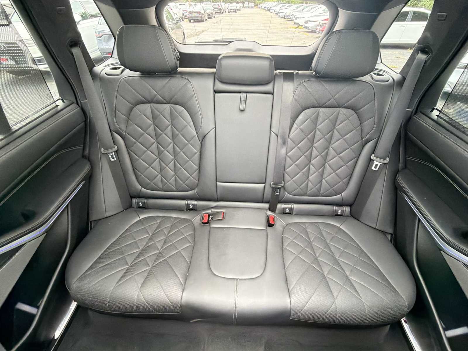 Used 2024 Alpine White BMW xDrive40i image 13