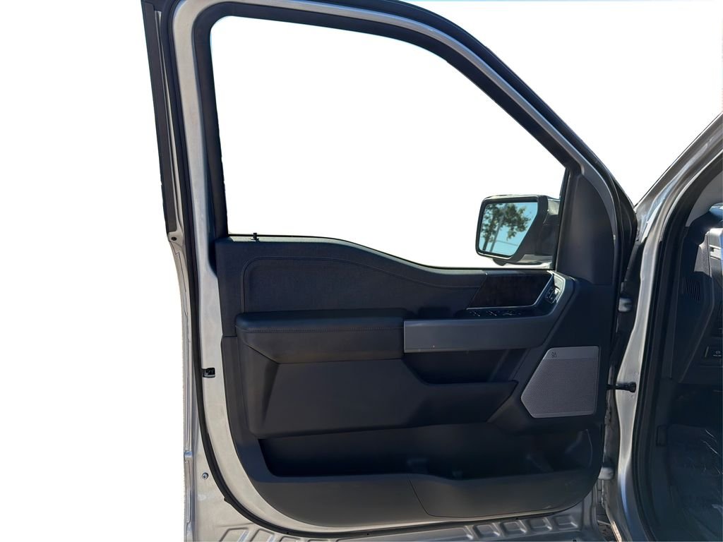 Used 2023 Iconic Silver Metallic Ford LARIAT image 20