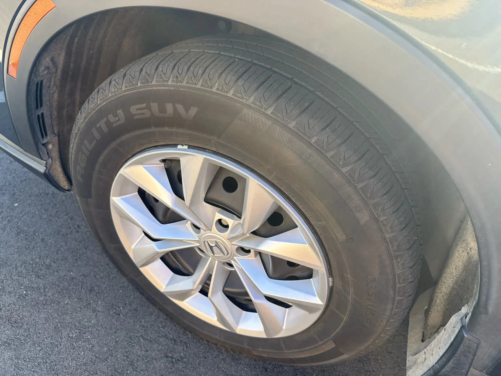 Used 2025 Meteorite Gray Metallic Honda LX image 8