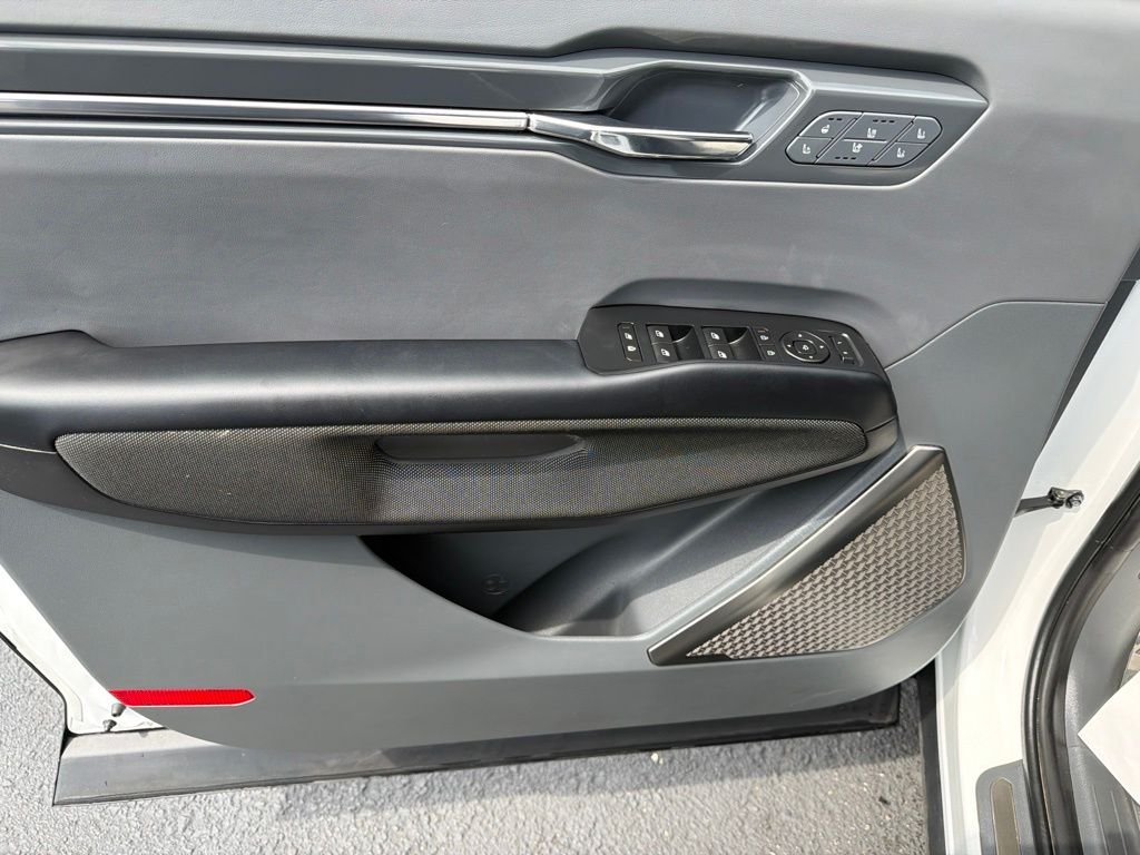 Used 2024 White Kia GT-Line image 9