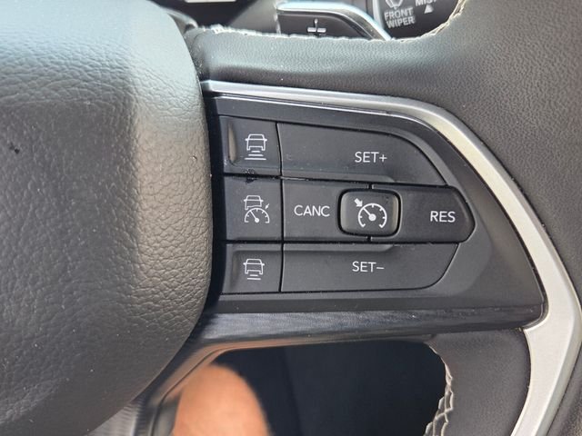 Used 2025 White Jeep Laredo image 21