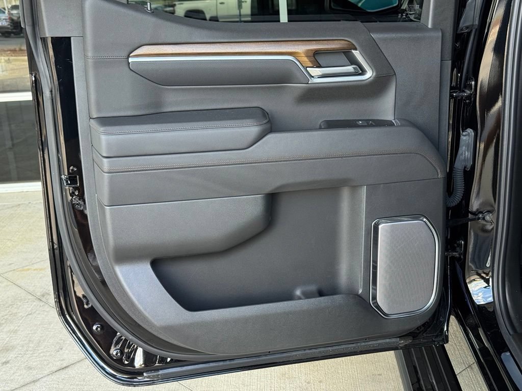 Used 2025 Black Chevrolet High Country image 21