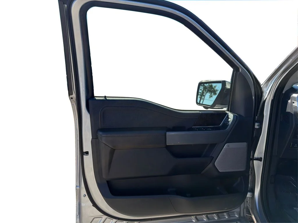 Used 2023 Iconic Silver Metallic Ford LARIAT image 20