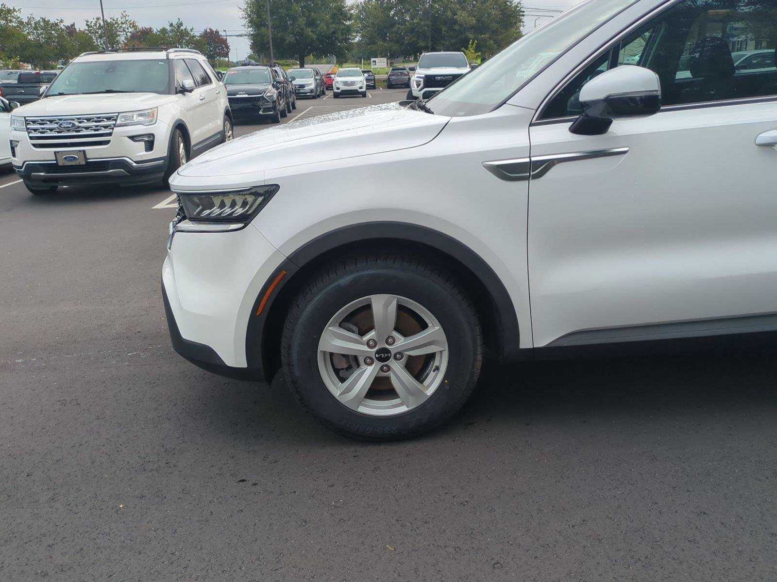Used 2023 Glacial White Pearl Kia LX image 10