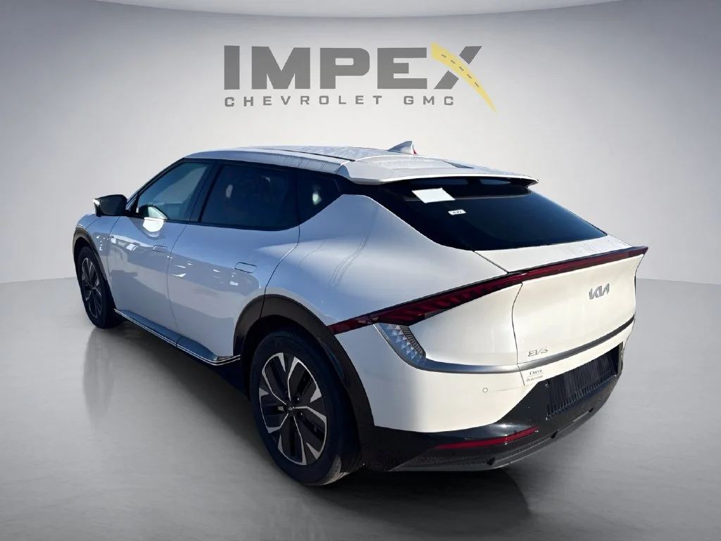 Used 2023 White Kia Wind image 3