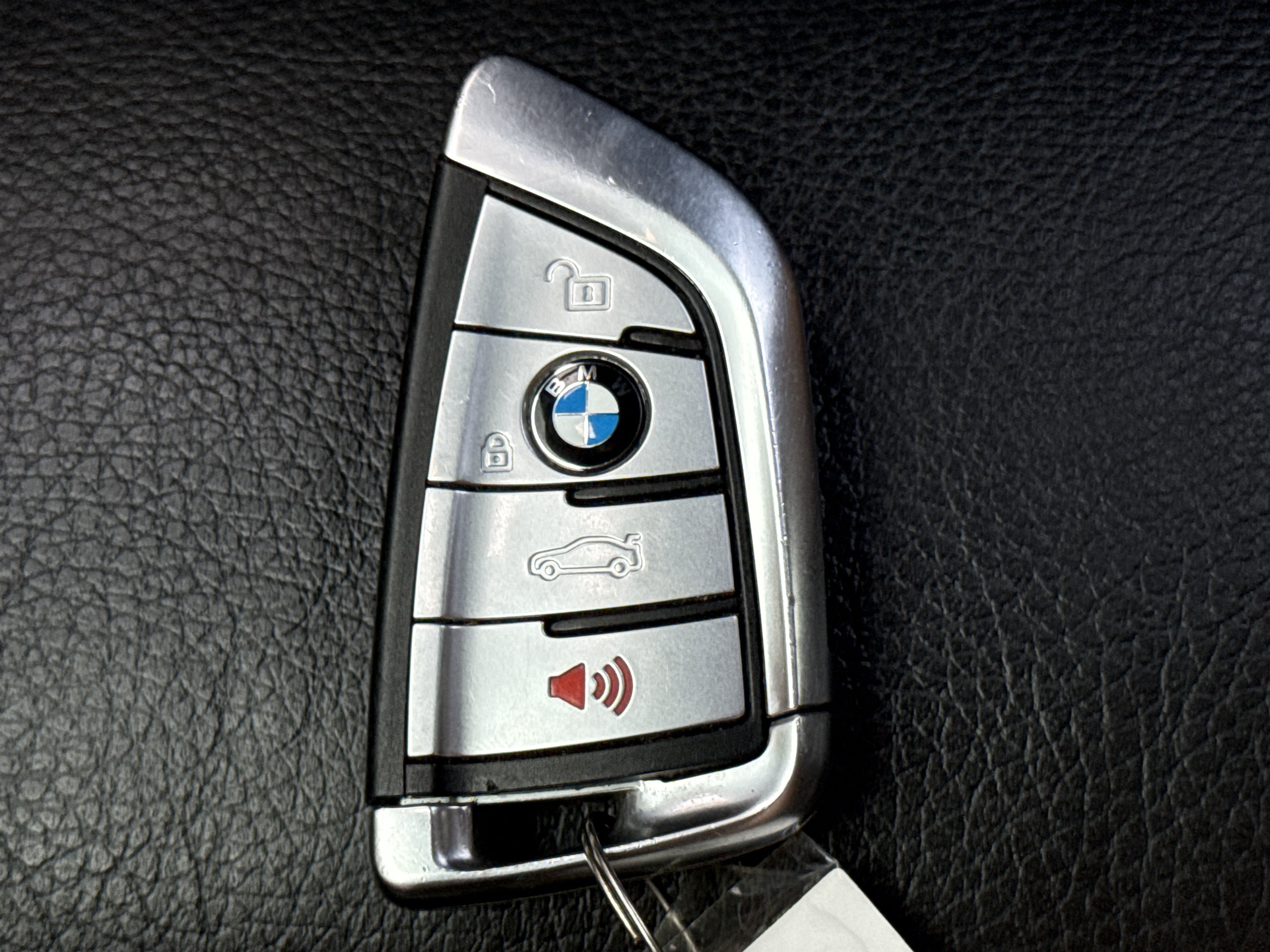 Used 2018 Black Sapphire Metallic BMW  image 25