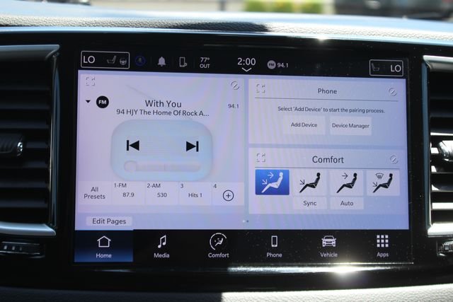 Used 2023 Silver Chrysler Touring L image 5