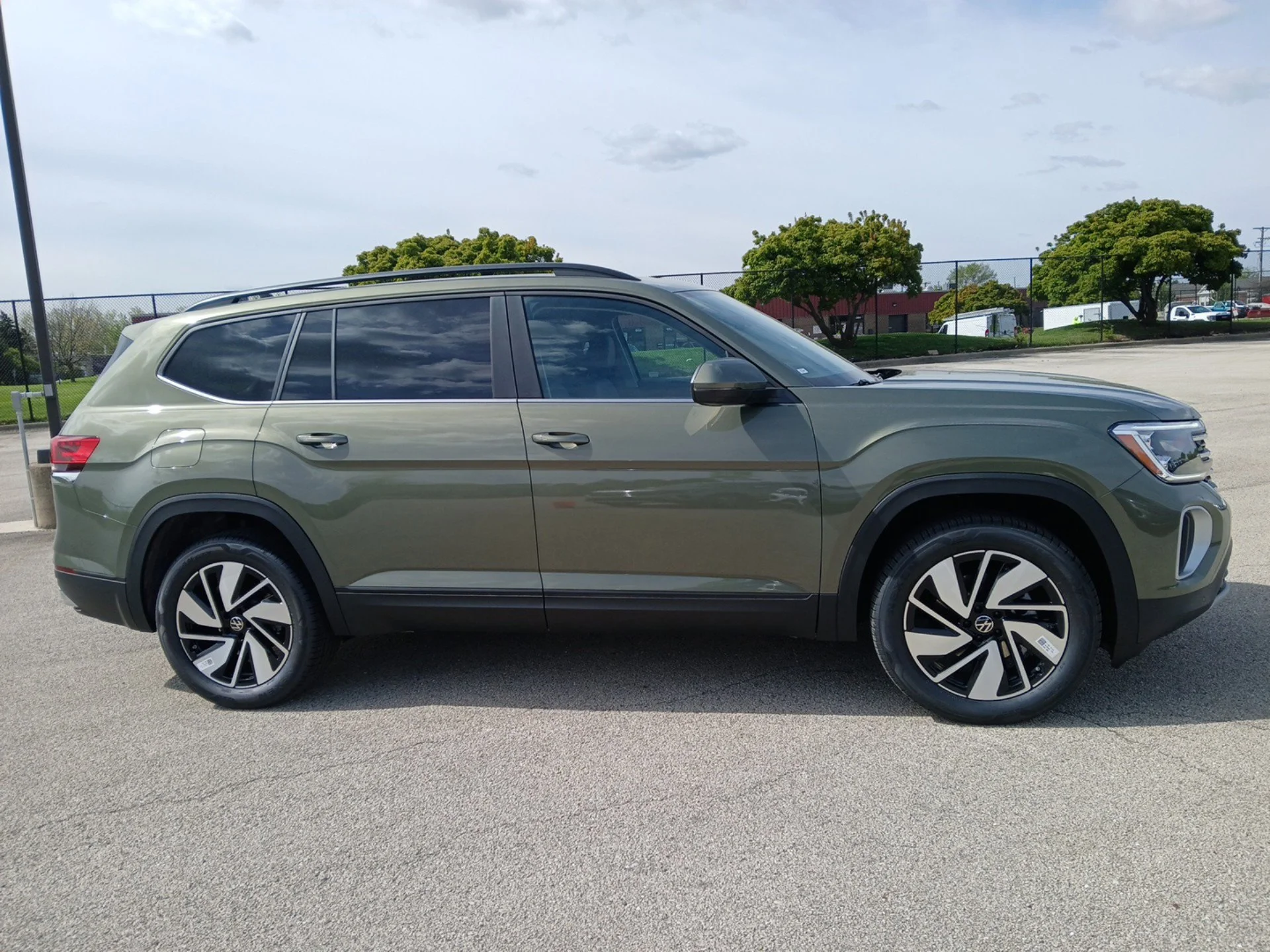 New 2026 Avocado Green Pearl Volkswagen 2.0T SE W/TECHNOLOGY image 3