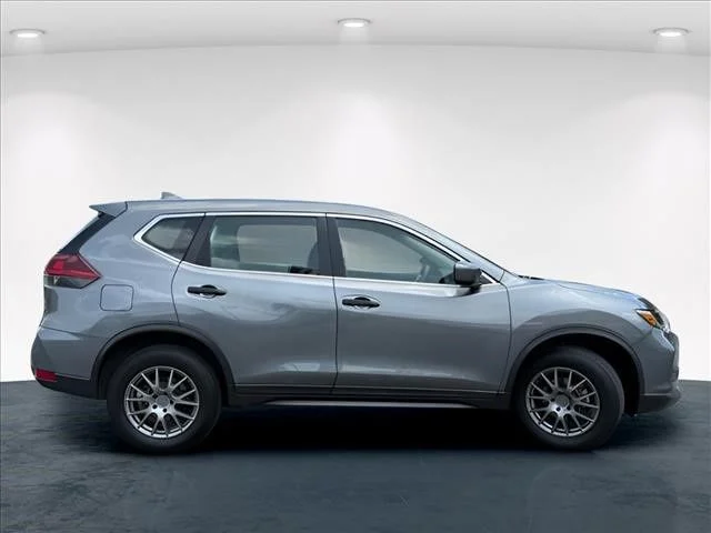 Used 2019 Gray Nissan S image 7
