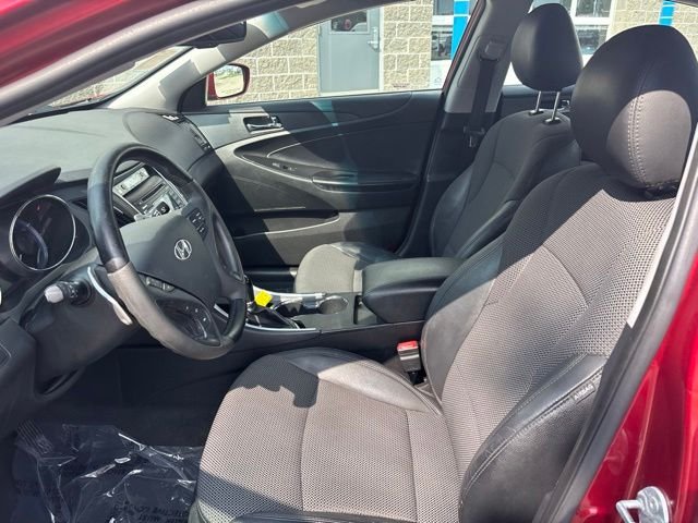 Used 2011 Red Hyundai SE image 12