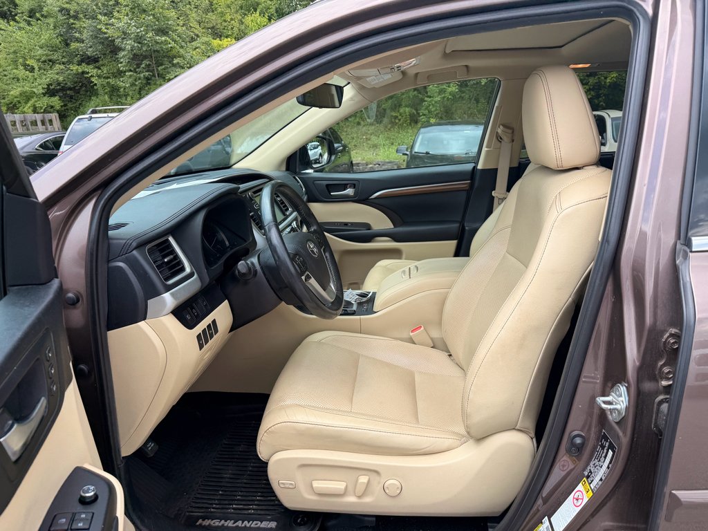 Used 2019 Toasted Walnut Pearl Toyota Limited image 6