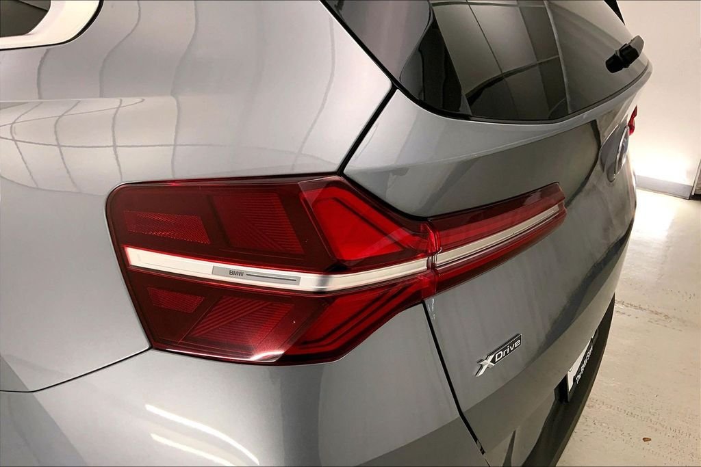 Used 2025 Skyscraper Grey Metallic BMW  image 27