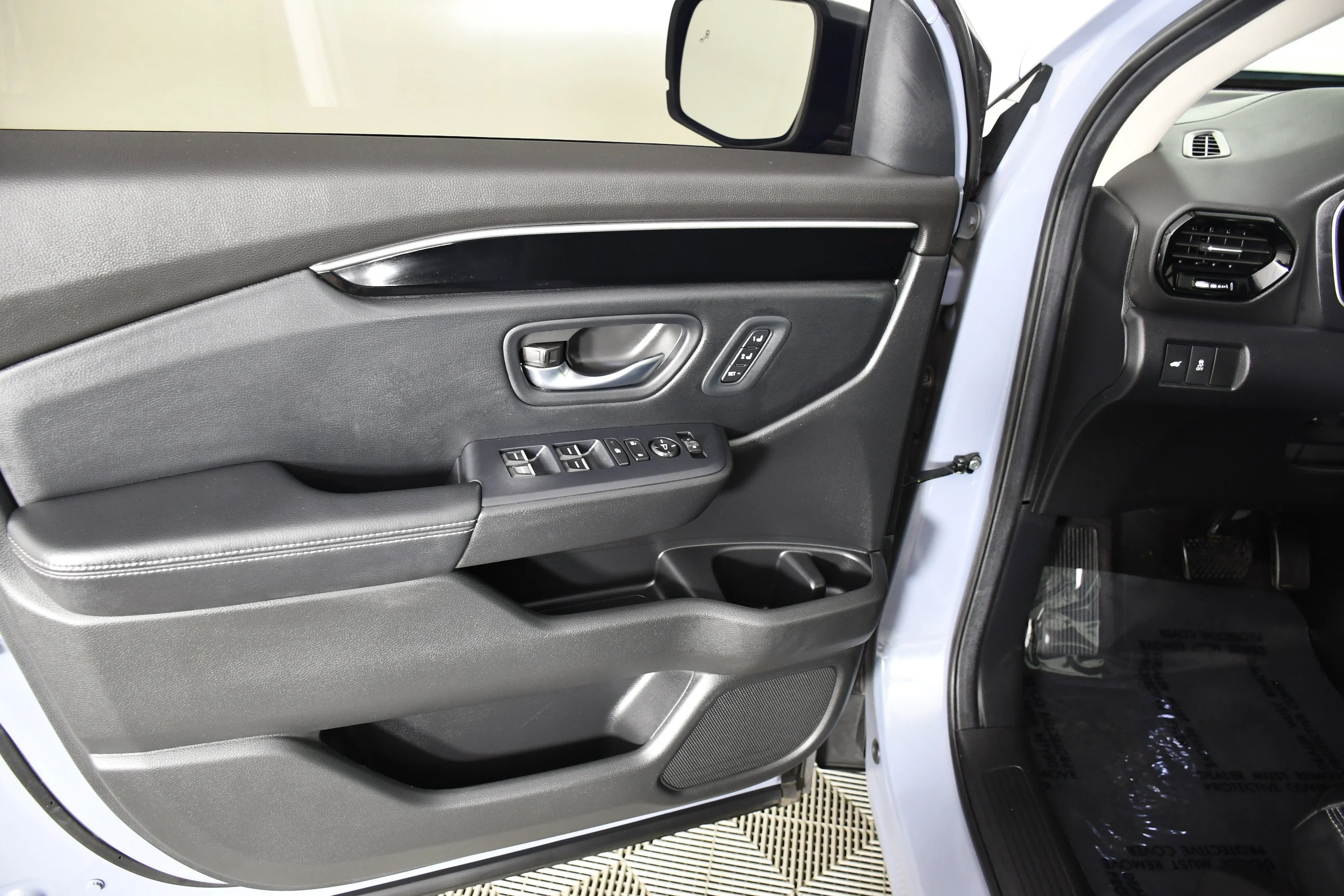 Used 2025 Gray Pearl Honda Touring image 36