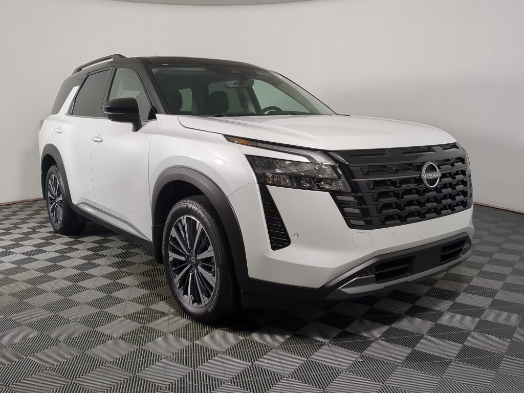 2026 Nissan Pathfinder Platinum 4WD's photo