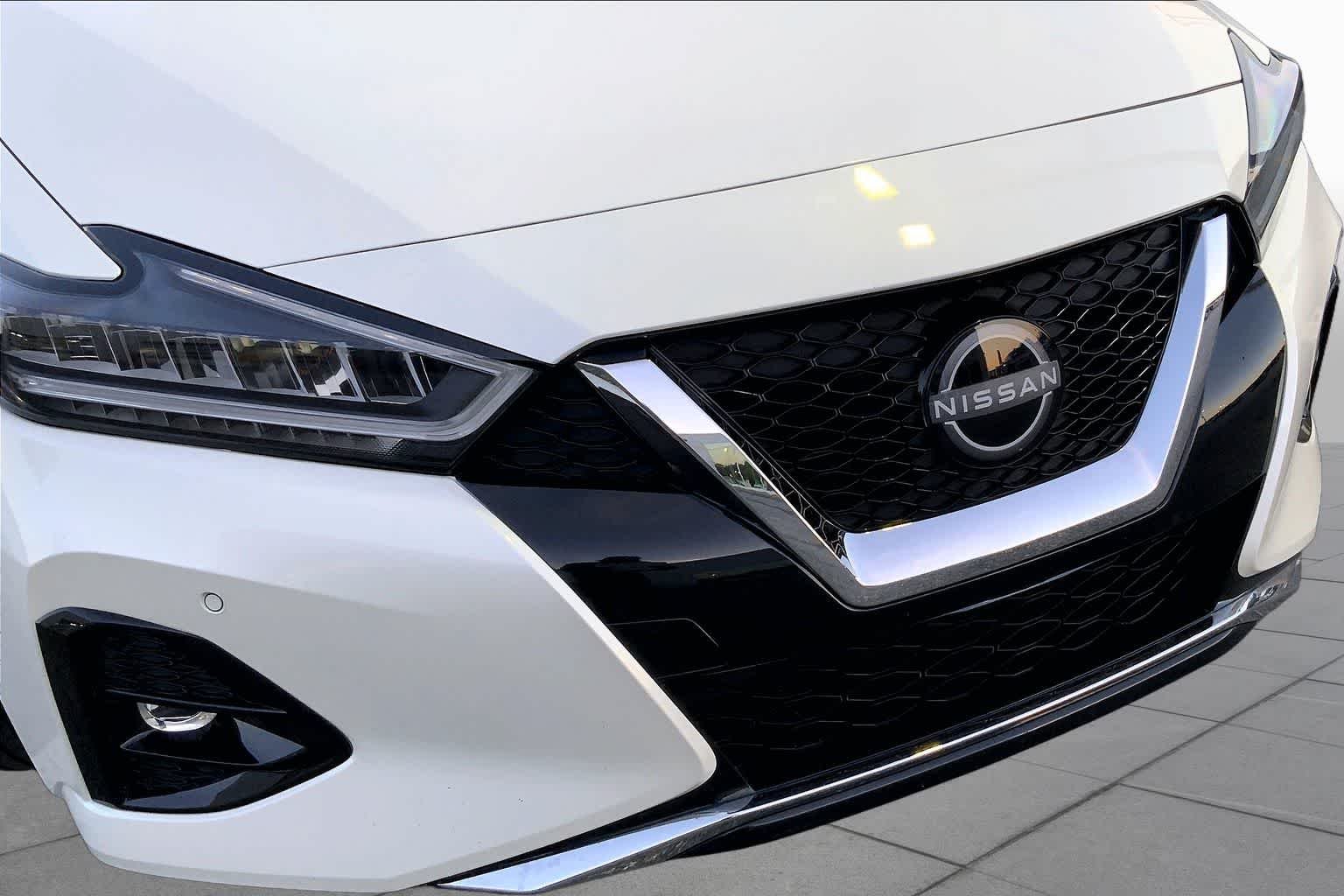 Used 2023 Pearl White Tricoat Nissan Platinum image 29