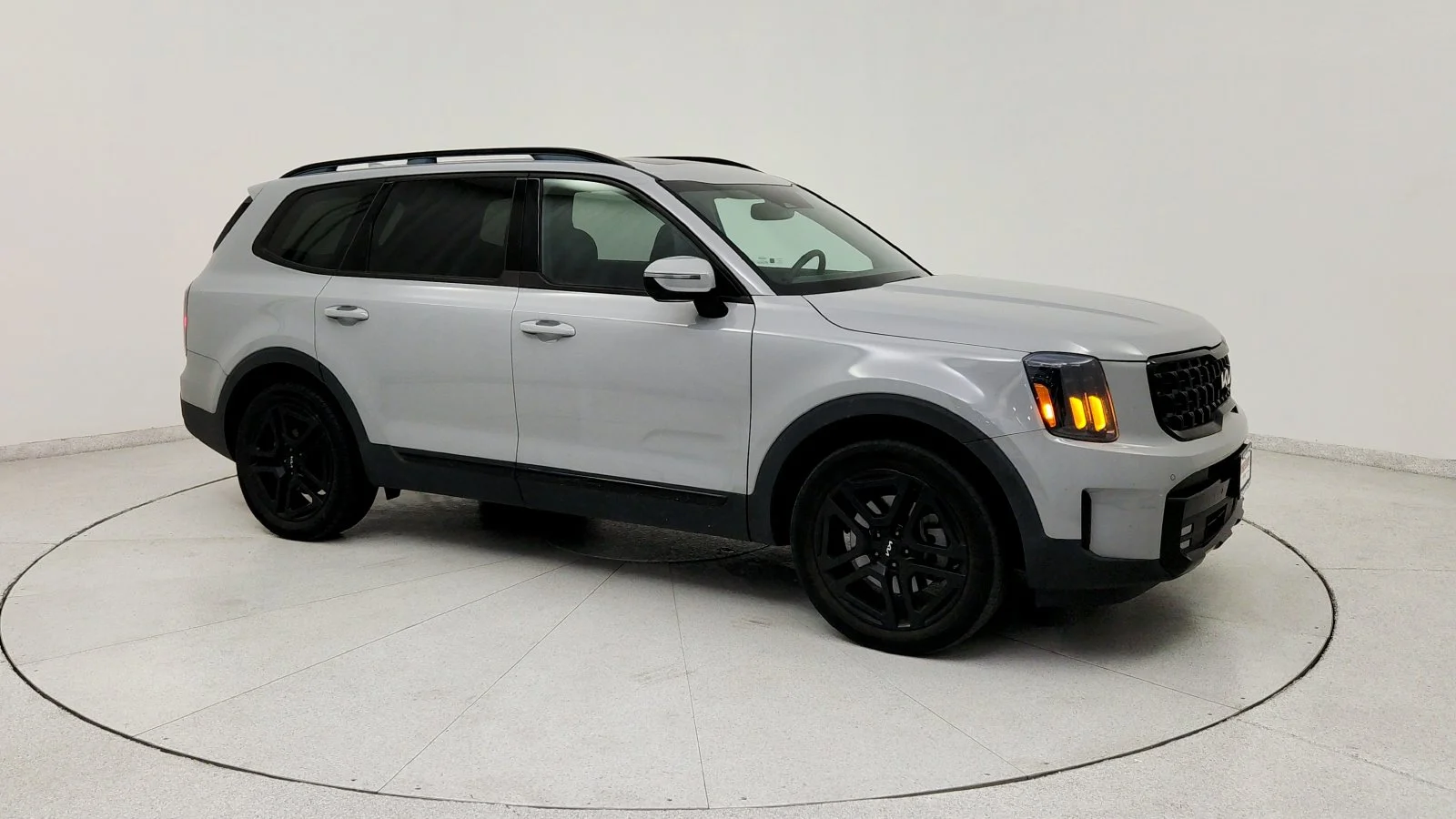 Used 2024 Gray Kia SX X-Line image 9