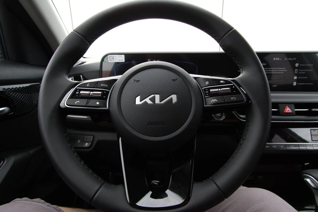New 2026 Pluton Blue / Black Roof Kia S image 19