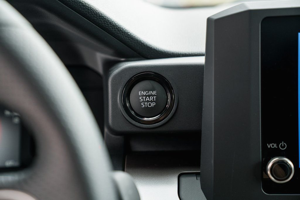 2025 Toyota Tacoma SR5 - Photo 18