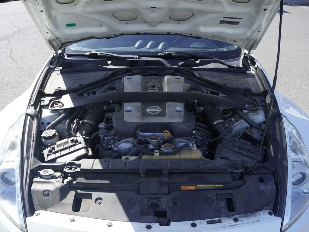Used 2013 White Nissan Base image 5