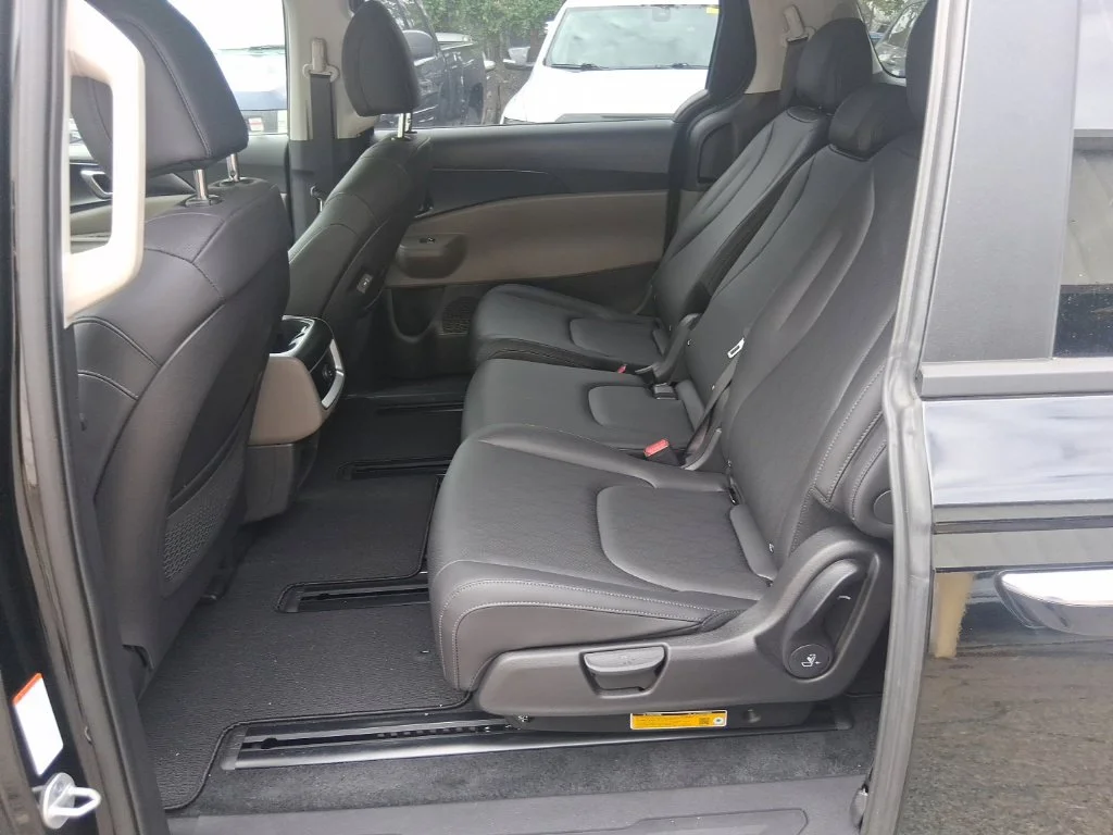Used 2026 Black Kia LXS image 14