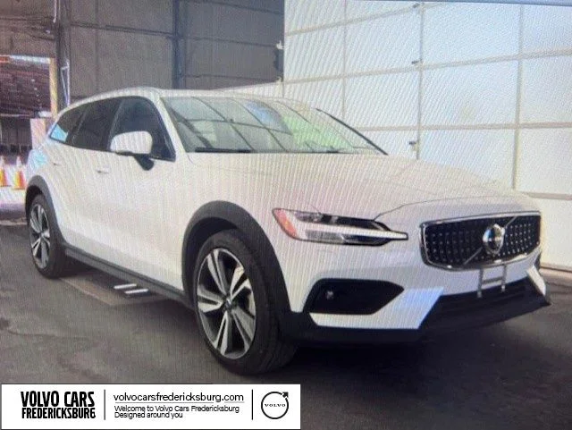 2025 Volvo V60 Cross Country B5 Plus AWD's photo