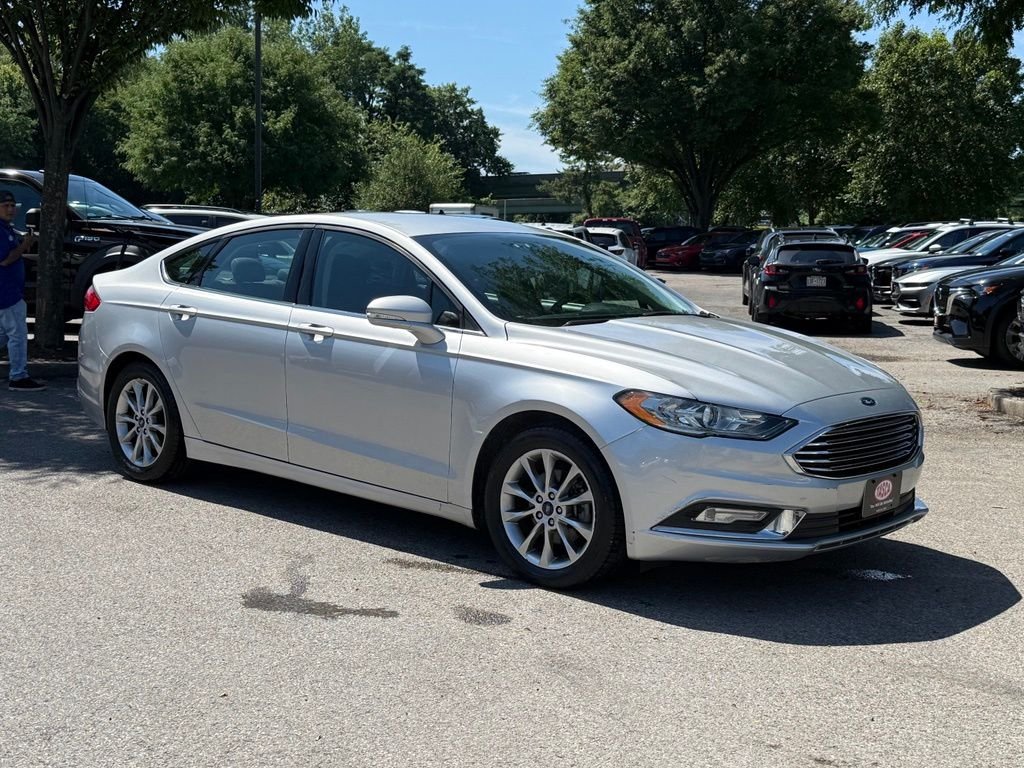 Used 2017 Silver Ford SE image 1
