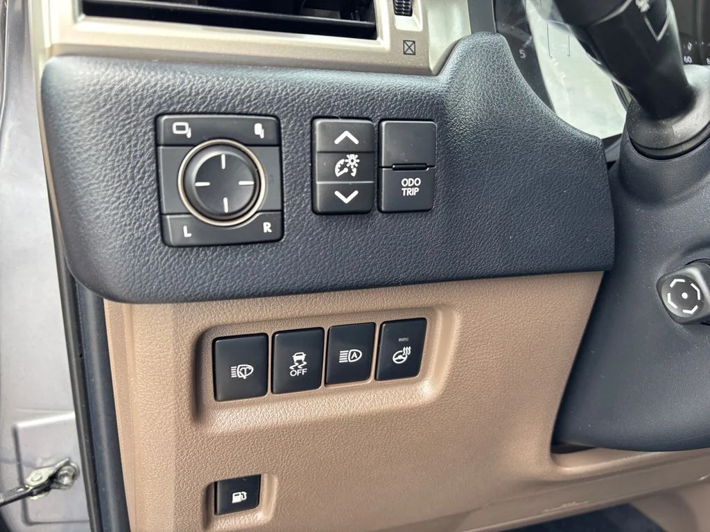 Used 2021 Gray Lexus 460 image 33
