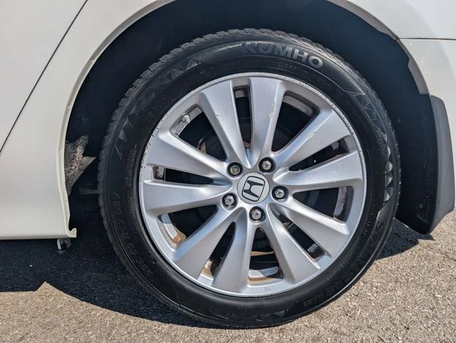 Used 2011 White Honda EX-L image 26