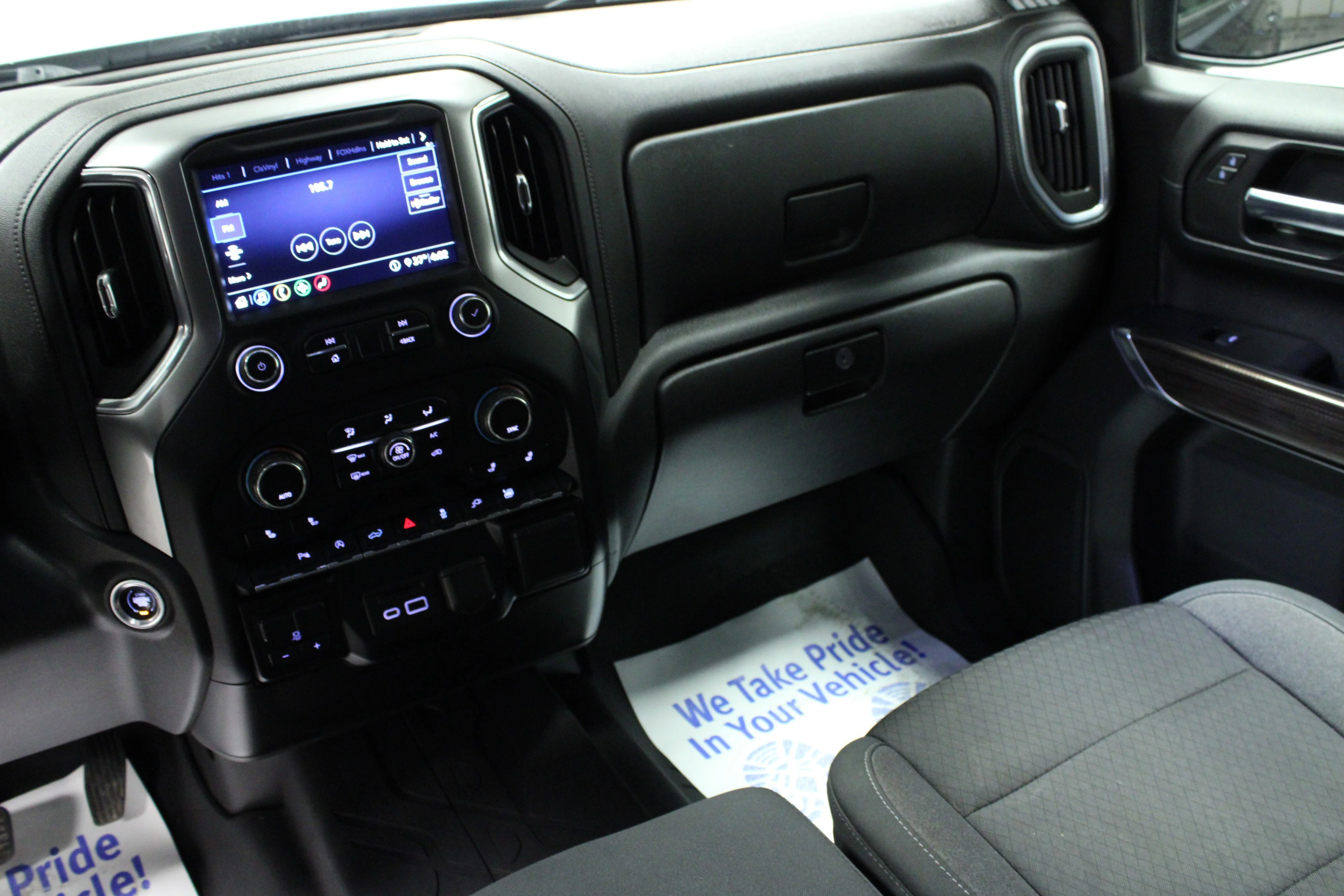 Used 2020 Shadow Gray Metallic Chevrolet LT image 19