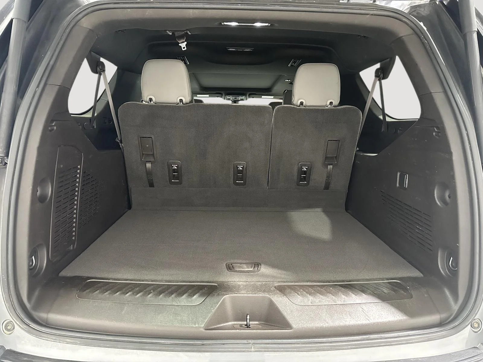 Used 2021 Satin Steel Metallic GMC SLT image 23