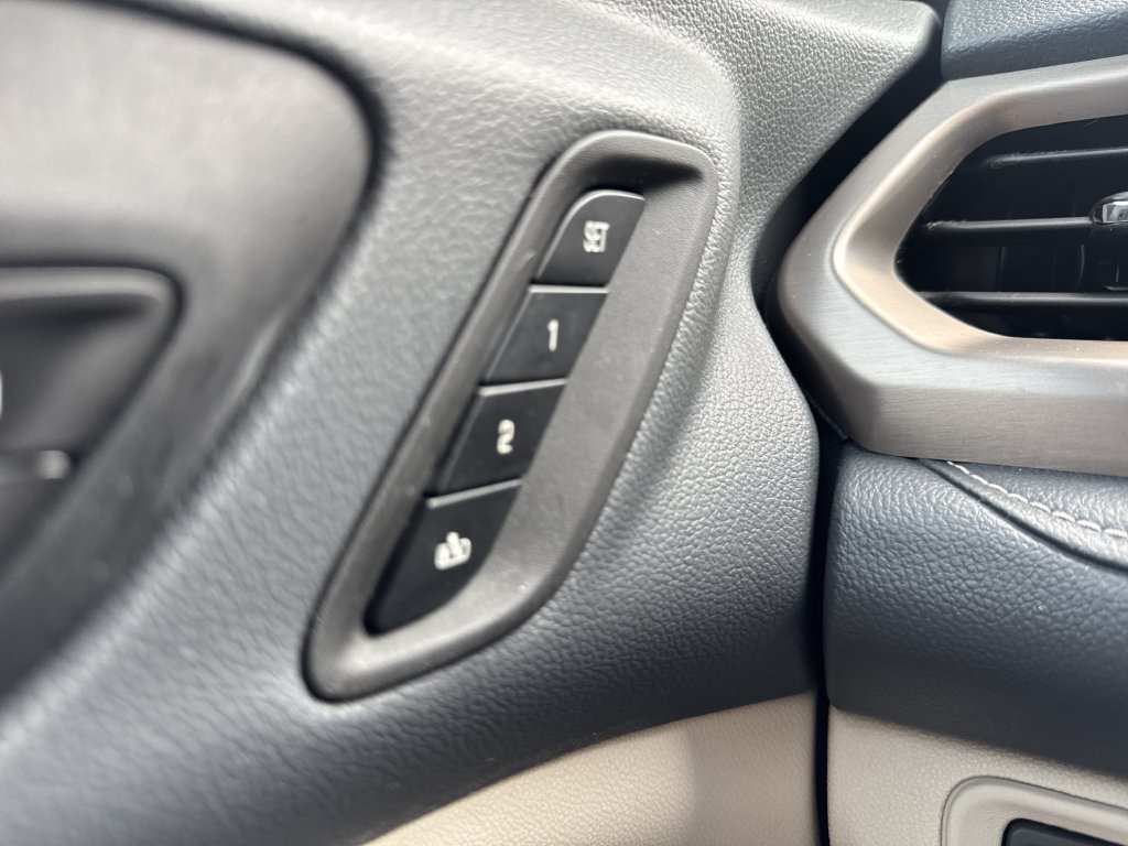Used 2021 Green GMC Denali image 19