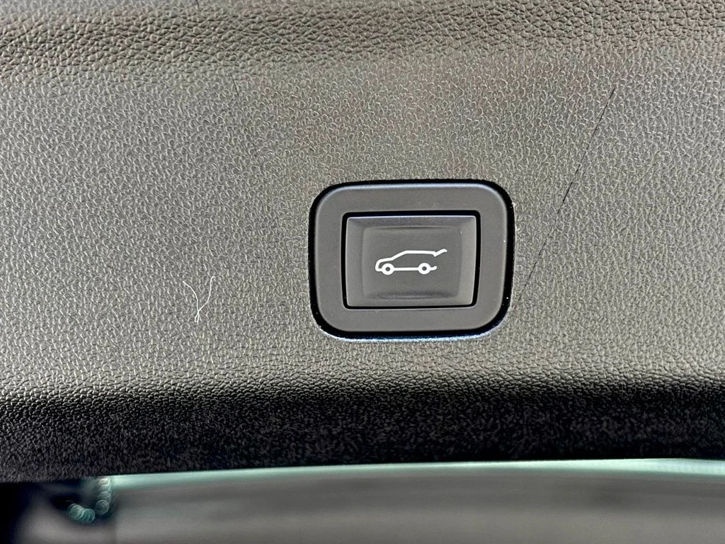 Used 2025 Onyx Black GMC Elevation image 27