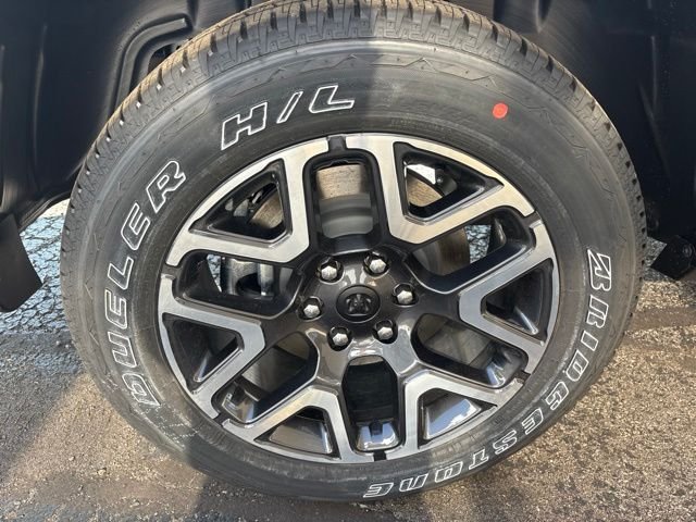 New 2026 Granite Crystal Metallic Clear-Coat Exterior Paint RAM Laramie image 30